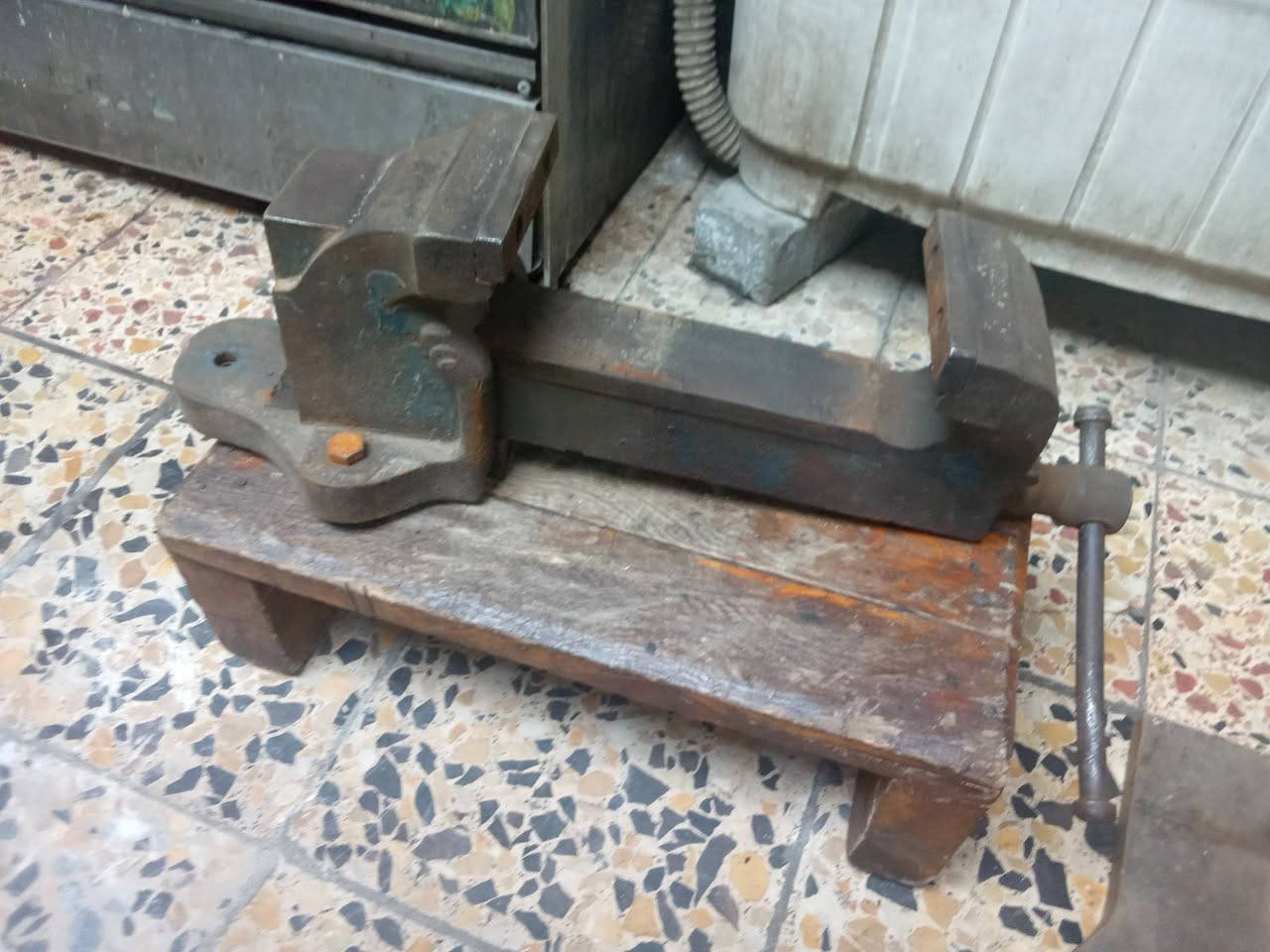 ⭕ يوجد توصيل لكافه المحافظات
منگنه قديمه اصليه. تفتح 20 سم السعر 90 الف المكان بغداد والي يحب يحجز خل يشوف الفديو بي توضيح  ***********
