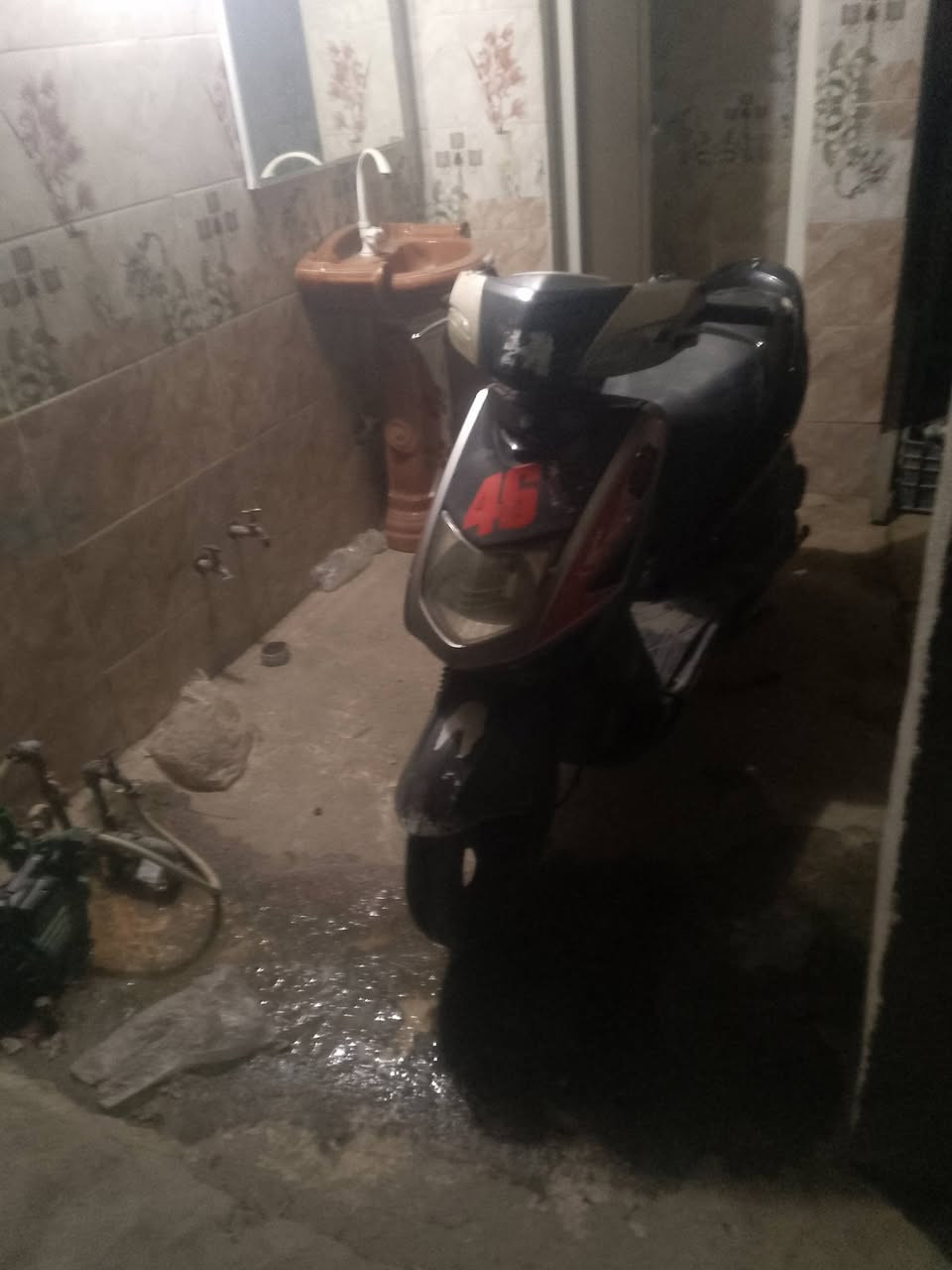 سلام عليكم دراجه سكنس نثيه 140درجه شغاله كدامكم سعر 350وبيه مجال  مكان لإصلاح مقابيل بوب شام رقم ***********
