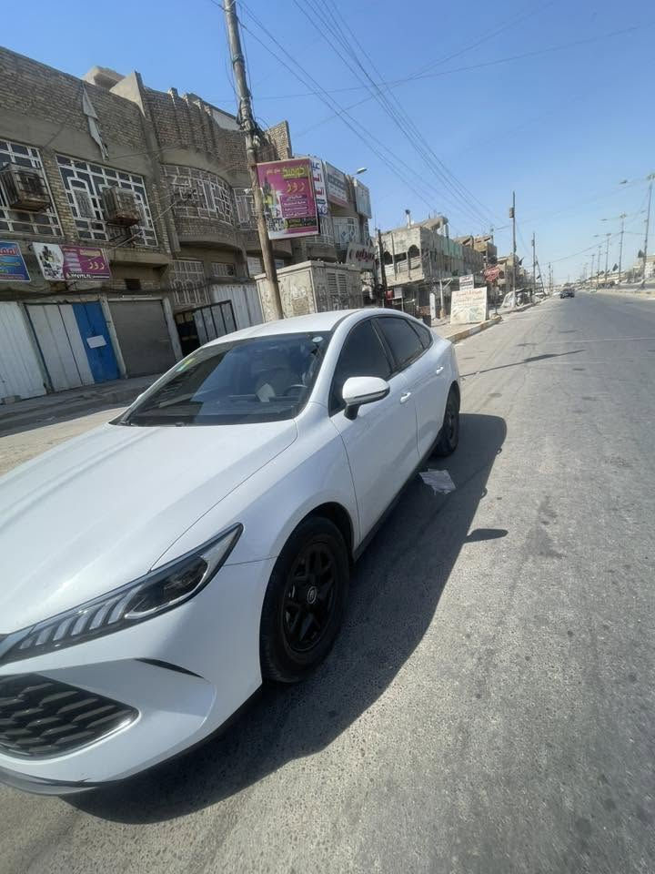 السلام عليكم بي واي دي كن  بلاس موديل 2025 داخل ابيض كفاله عامه بيه باج تظليل سنه رايده 135 $ ***********
