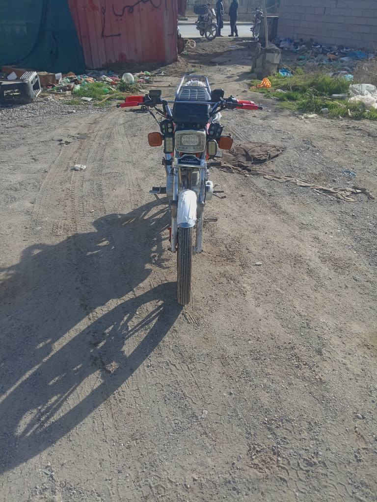 السلام عليكم 
مطور خمسه كير موديل 2023البيع اومروس 
نامه ابروه محرك نضيف مامفتوح السعر 525كله شغال 
وبي مجال قليل حك الجيه مكاني حويجه 
***********
