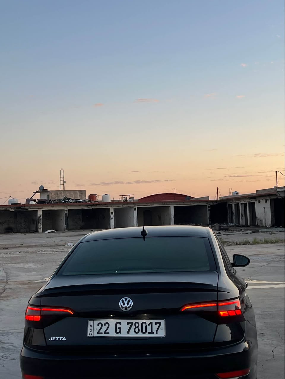 جيتا موديل 2021
مواصفات امريكي فول مواصفات 
محرك ١٤ و توربو مرغوب 
ماشي 150 الف Km
رقم و سنوي و هزه جديد الي 2028
داخل و خارج نضيف 
تبريد ثلج ❄️ 
تخمات وتايرات جديد 
بي بولند و شبر صبغ بدون دواخل نهائيا 
باقي كفاله من گير و محرك وضربه 
عليها 7 اوراق غرامه ينزل من سعر 
سعرها 124 و مجال 
 عنوان شيخان 
*********** شيخان, نينوى

