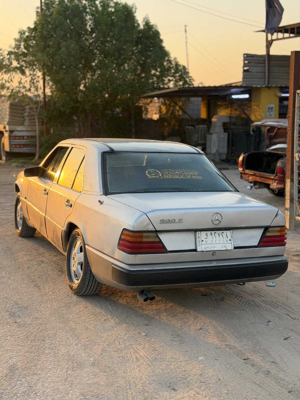 السلام عليكم مارسدس دب 1987 رقم بغداد (و) محور بطه 2500رياضي 4فيش كير جديد توي شاده تبريد شغال تخم تاير جديد السياره خير من الله جاهزه ودعاميتها موجوده  اني شالعها السياره احلى من الصور السعر 40 وبيها مجال بسيط مكانها نجف ***********
