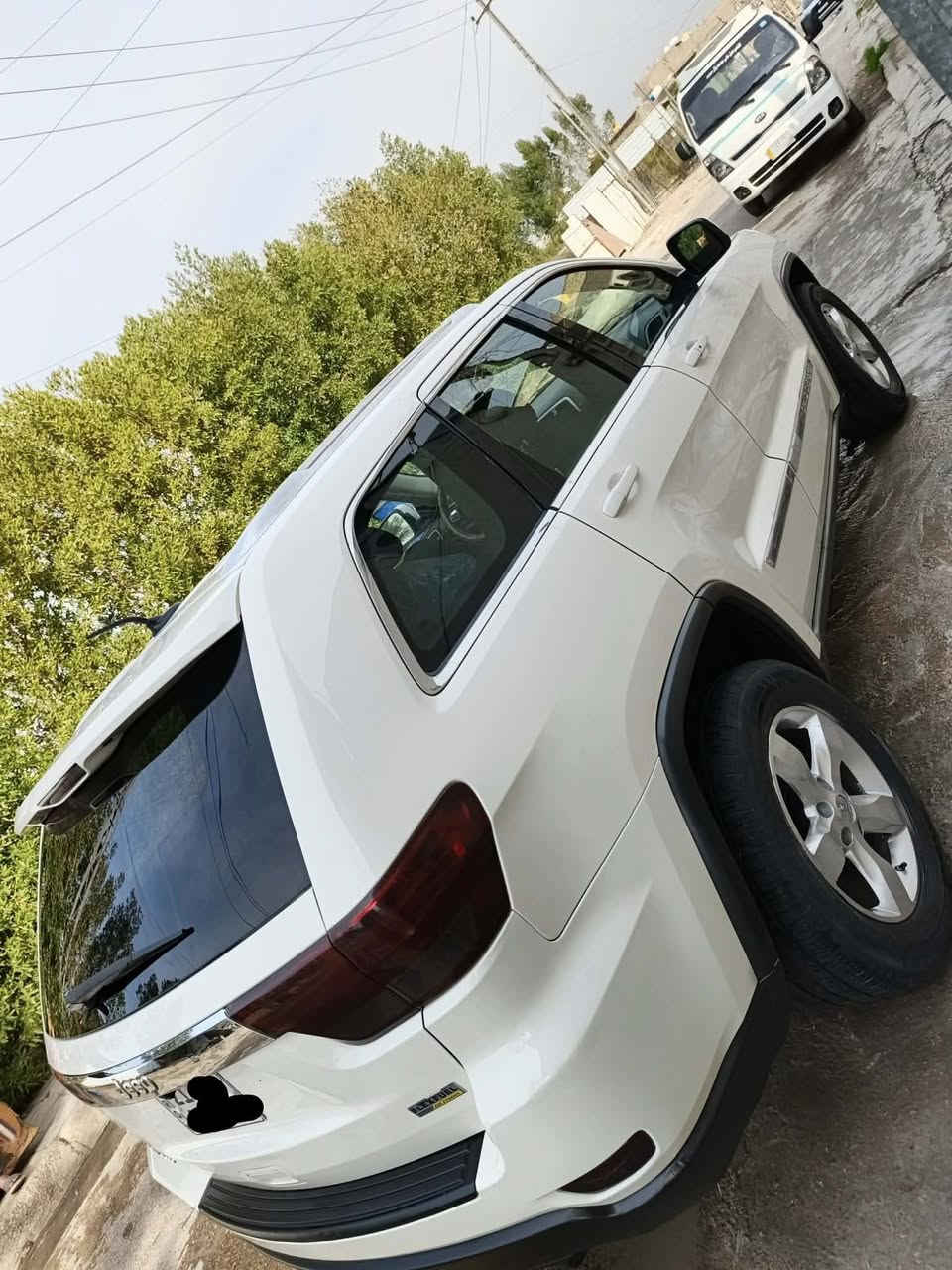 السلام عليكم
جيب لاريدو للبيع 
مديل 2012 وارد أمريكي كلين بدون حادث بدون ضربه مواصفات نصف فول بيه شويه صبغ مذكور بل سونا والباقي مكفولة كفاله عامه 
كير مكينه مكفول حداديه كله جديد تخم تاير جديد السعر 175وبيه مجال السياره بل زعفراني رقم الهاتف ***********
