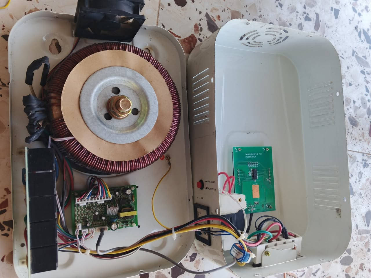 ⚡ للبيع – رافعة فولتية 5 KVA
✅ نظافه فوول 
✅للأمانه فقط كرت مبدل بيه 
✅ استعمالها لحمل خفيف جدا 
✅ السعر  120 
📍 #الخالص – #ديالى
للاستفسار 
📞 ***********
