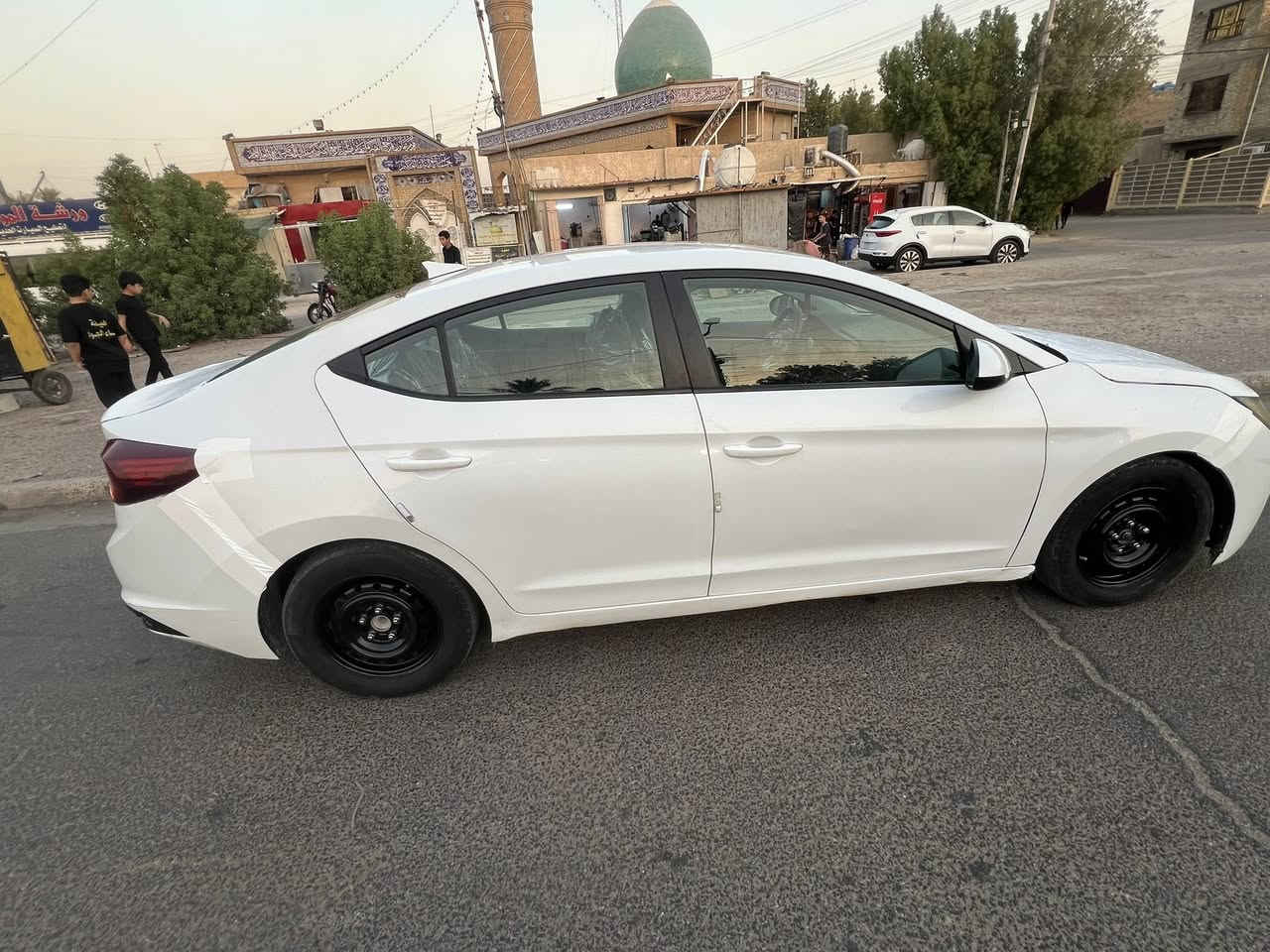 الانترا موديل2020 وارد امريكي حادثه خلفي بيها 5 قطع السعر 120 وبيها مجال قليل ***********
