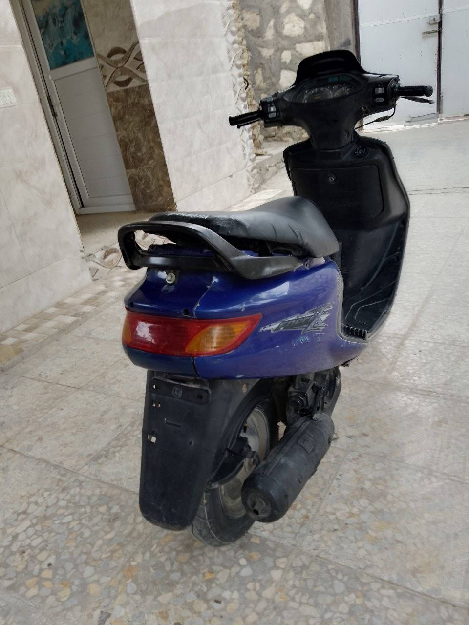 السلام عليكم 
فراشه فحل دسك
دراجه كله بلاديه وجديده كفراته نضاف 
دراجه مال جناي 
نكره سلف هندر لايتات كلشي بيه شغال
مكينه بلاد خرسه لاتبخر لاتنضح 
السعر325وبيه مجال حك الجيه
مكاني حله ابو غرق
***********
