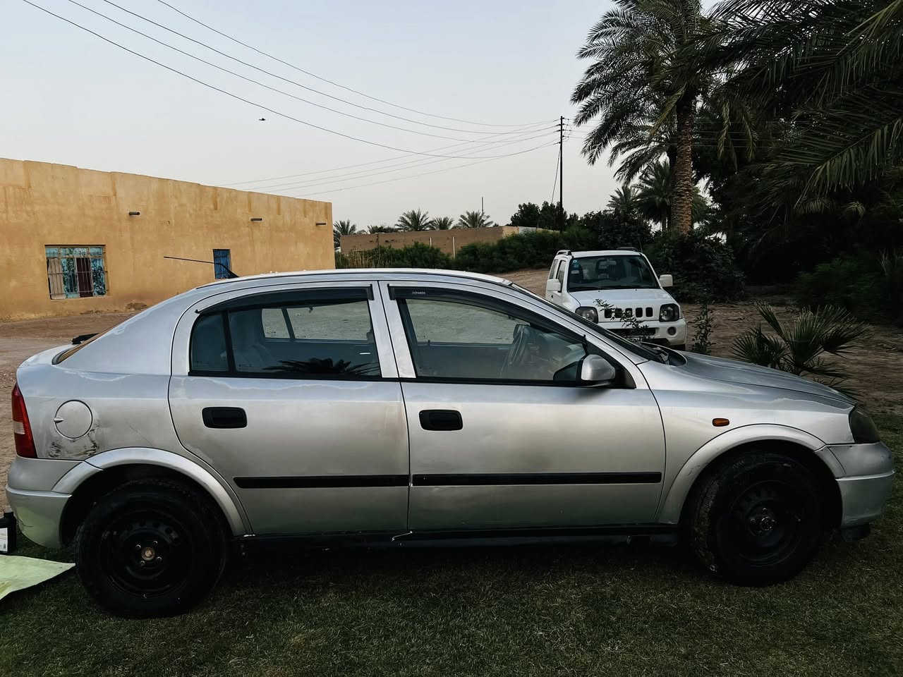 السلام عليكم
اوبل استرا مديل 2002 
مكفوله السيارة 
محرك كير جاهز 
صدر امامي خلفي جديد قبل شهر 
السيارة جاهزة من كل النواحي تبريد شغال 
مكان واسط الكوت مركز المدينة
سعره 50$ ورقة وبيه مجال قليل
للاستفسار اتصال ***********
