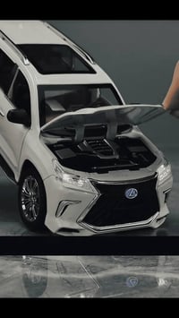 🚙 سيارة لكزس حديد حجم كبير بتفاصيل تخبل  💡 إضاءة أمامية وخلفية + مؤثرا...