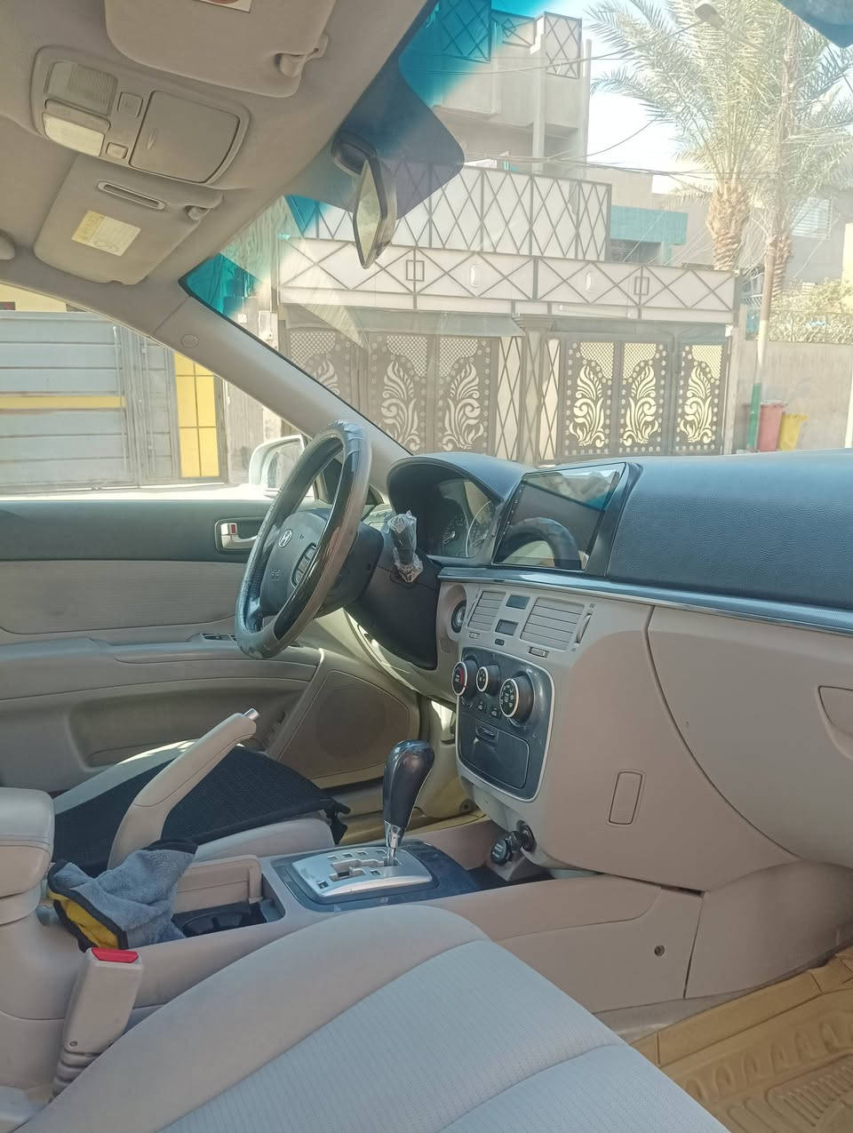 السلام عليكم من رخصت مدير الاكروب المحترم 
سوناتا وارد امريكي موديل 2008 حادث جاملغ خلفي الايمن 
بدون حوض ودواخل صبغ جاملغ نفسه مع باب يعني توحيد اللون 
السياره فول فتحه وتحكم ستيرن الجهتين وكشن السايق كهرباء 
ويل كب شاشه مكينه وكير جدد شواصي لغود جدد تبريد تدفئه 
السعر 90 ورقه امريكي دولار 
العنوان حي الامين الثانيه قرب جامع المحسن 
موبايل ***********
