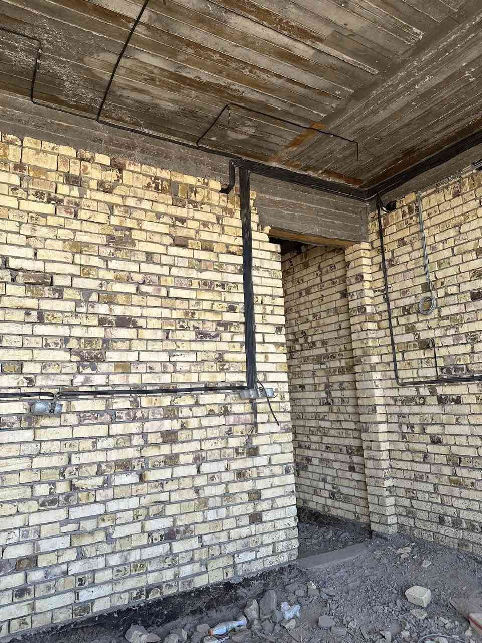 هيكل للبيع نقص لبخ وبياض وارضيه  مسلح درجه اولى صب مركزي  عالي عن الشارع السطح شتايكر كامل مساحته ٤٠٠ مساحة البناء ١٥٠  متر سند ٢٥ تبليط وماء وكهرباء الموقع طريق الدغاره مجمع الحرمين ..


**إذا كنت صاحب هذا الإعلان وتريد حذفه لأي سبب، رجاءا أرسل رسالة إلى الدعم الفني**