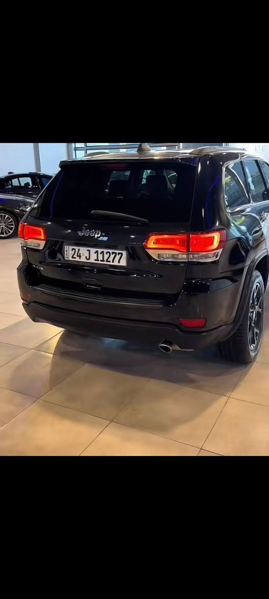 سلام عليكم للبيع سيارة جيب شيروكي لمتدد حساسات
 كشنات كهرباء وتدفئة ستة سلندر موديل 21 اشارات جانبية كاميرا خلفية صندوق كهربائي تشغيل عن بعد توقف ذاتي
 بالازدحام تبريد ثلاث قطع خمسة راكب.. فتحة سقف ماشية 34 ميل .. الشراي الاتصال ع الرقم ***********
