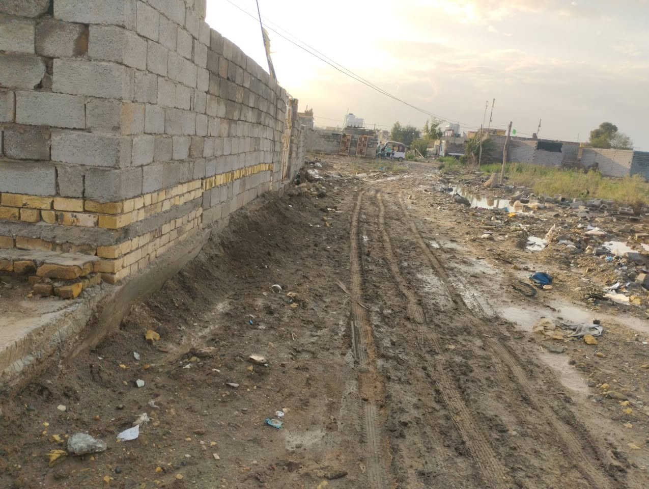 بسم الله الرحمن الرحيم 
قطعتين زراعي للبيع 
الرفاعي صوب الشويلات 
#الاولى 
طريق ابو الماش
نهاية السايدين 
تبعد عن الشارع 
70متر
المساحة 200 
خدمات موجوده شارع وكهرباء ومي
السعر 10 وبيها مجال 
#الثانية 
خلف محطة سما الفرات 
تبعد عن الطابو منطقة الشهداء 100 
المساحة 200
خدمات موجوده شارع وكهرباء ومي 
السعر 8 وبيها مجال 
للتواصل الاتصال على الأرقام الموجوده بالاعلان 
***********
***********
او مراسلة الصفحة 
#هادي_الحجيمي
