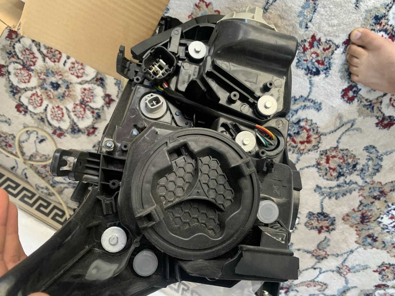 السلام عليكم 
لايت لكزس 2012-2015 جديد غير مستخدم جهة السائق
السعر 300 الف
قرص برمجة نظام السيارة موديل 2011 
السعر 240 الف
دبة ماء زراكات اصلية تفصيخ 
السعر 50
المكان بصرة ابي الخصيب 
***********
