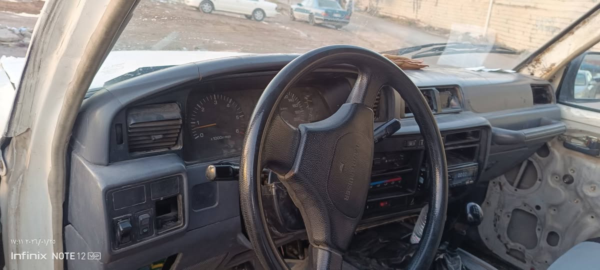 له يلاعلوى مۆديل 97 مه كينه ى چوارونيوه ده بل ئه كسلى ئيش ده كات علوجه كه فلى مه ده نى ده كه ين 35گه لاوماعمه  گۆرينه وه ش ده كه م ***********/***********
