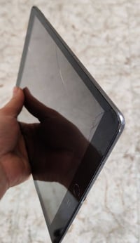 آيباد ٧ • شغال • حساس مكسور