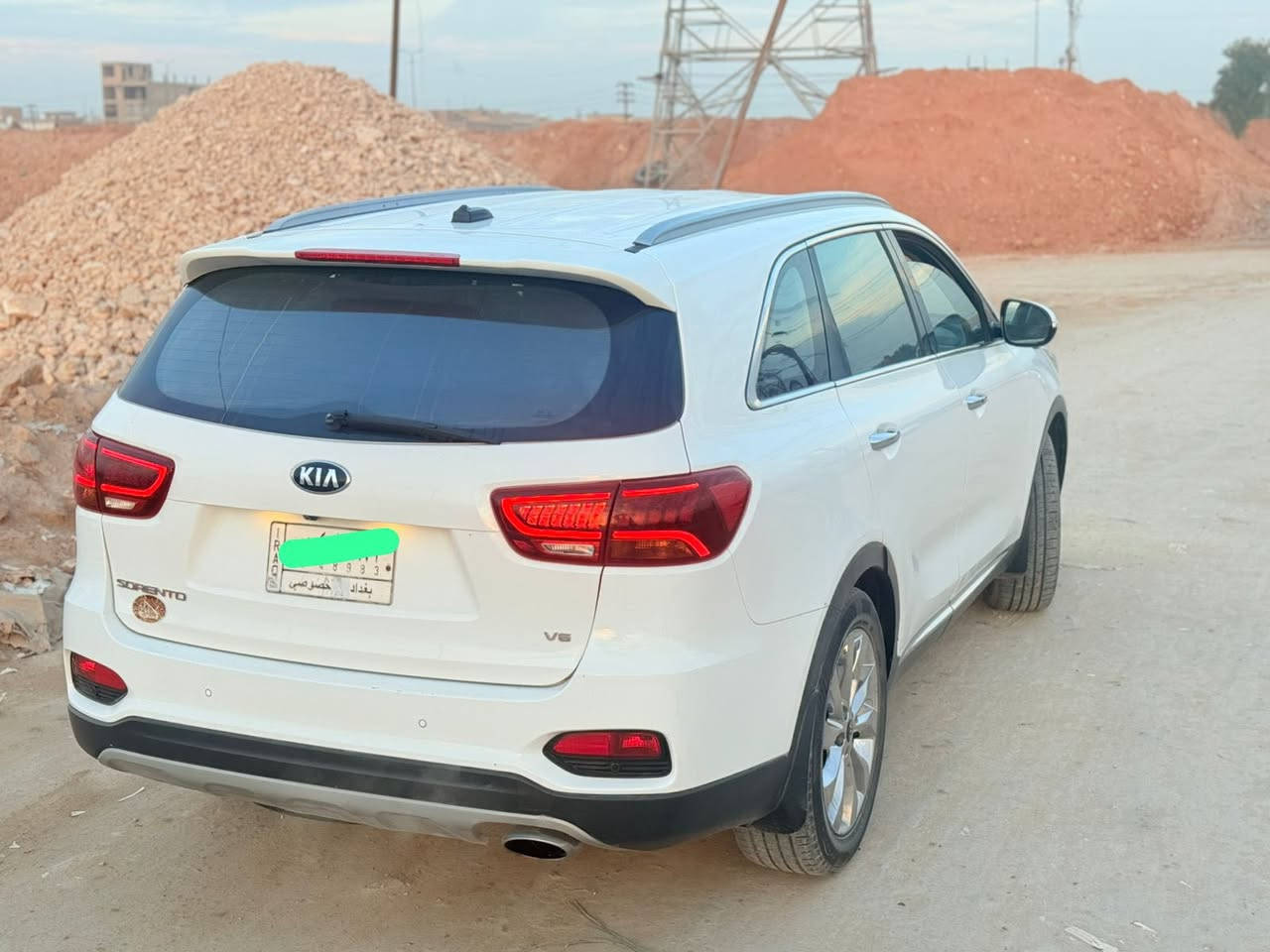 السلام عليكم
سورنتو 2019 خليجي باسمي رقم بغداد 
فول مواصفات / عدا بنورما
بصمة
هاند بريك بصمه 
6سلندر 
3عدسات 
مري شفط
صندوق كهربائي
3 قطع تبريد 
حساسات امامية وخلفية 
4 وضعيات قيادة 
Auto hold
بيها بارد بين بابين فقط 
للتواصل / ‭٠٧٨٧ ٢٠٧ ٦٠٤٢‬
مكاني النجف
