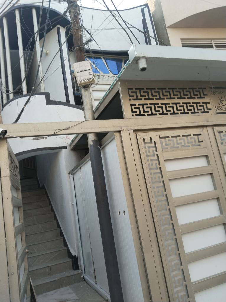 مشتمل للايجار مساحه ٧٥  طابق ثاني يكفي نفرين أو عائله صغيره 
كامل من ناحية السخان و كهربائيات و حمام 
العنوان/زعفرانية حي الرئاسه قرب خماس انشائيه و اسواق ٢٤ ساعة 
سعر الايجار /300الف 
رقم الهاتف/***********
رقم الهاتف الثاني/*********** بغداد, العراق
