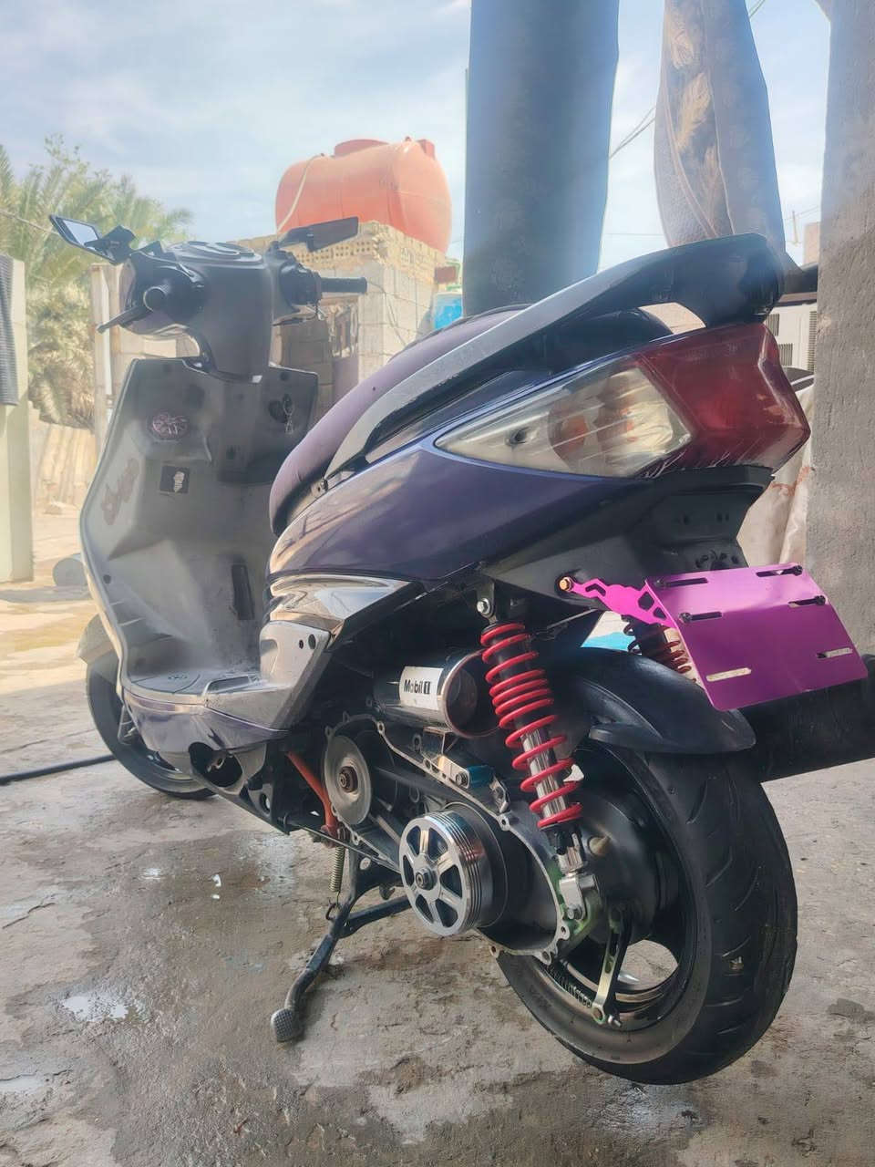 سكنس فحل نوزل خطين كفاله عامه برغي ممفتوح بل محرك بيها تزويد رياضي شلعه ومعدل
كلجات 
هاوزن
شيال
عضمه 
قاعده
شوته
صالنصه
قبق بانزين
سلف
قطره
ملقط بريك
سعرها 700الف وبيها مجال قليل الشراي يتصل ***********

