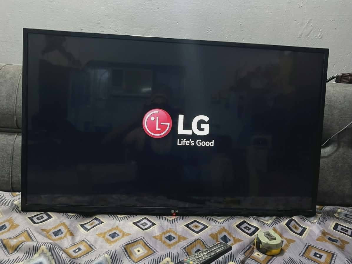 شاشة LED ماركة LG حجم 43 تحتوي على ستلايت داخلي نظيفة جدا السعر 175
المكان حلة الاسكان ***********
