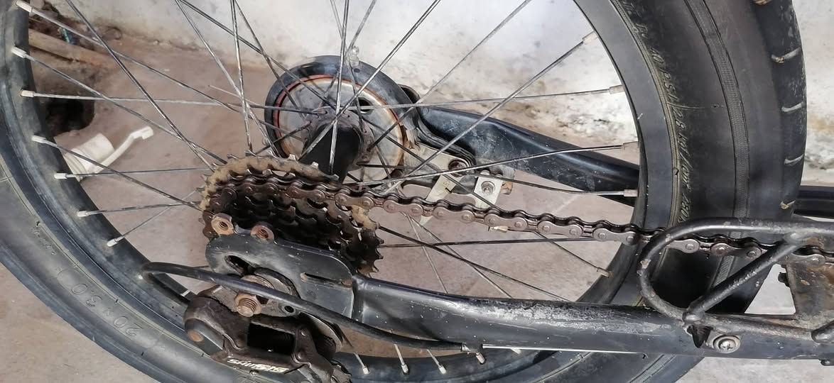 السلام عليكم باسكل للبيع حجم ٢٠ ابو طبكه مال باله ياباني دبل كير بريكات كله شغال الباسكل يتحمل أوزان تاير عريض سعر ١٠٠ مكاني الدوره الاثورين *********** بي وتساب
