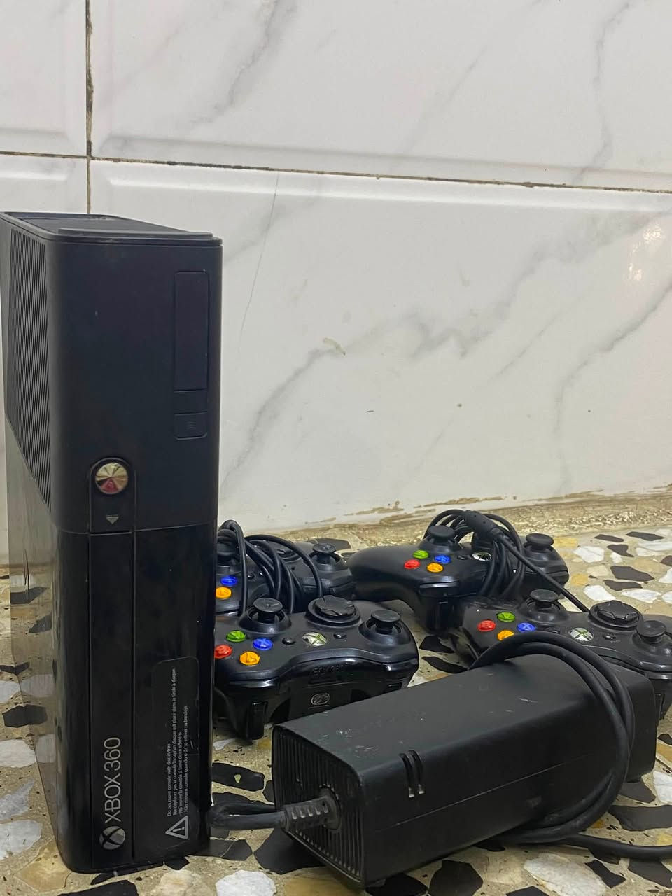 سلام عليكم جهاز اكس بوكس 360مهكر الجهاز كلة نضيف ويا 4جوستكات ويا هارد بي 30لعبة كلهن قويات جميع اجزاء كول أوف ديوتي /السعر 150الف 
/المكان بغداد الغزالية /


**إذا كنت صاحب هذا الإعلان وتريد حذفه لأي سبب، رجاءا أرسل رسالة إلى الدعم الفني**