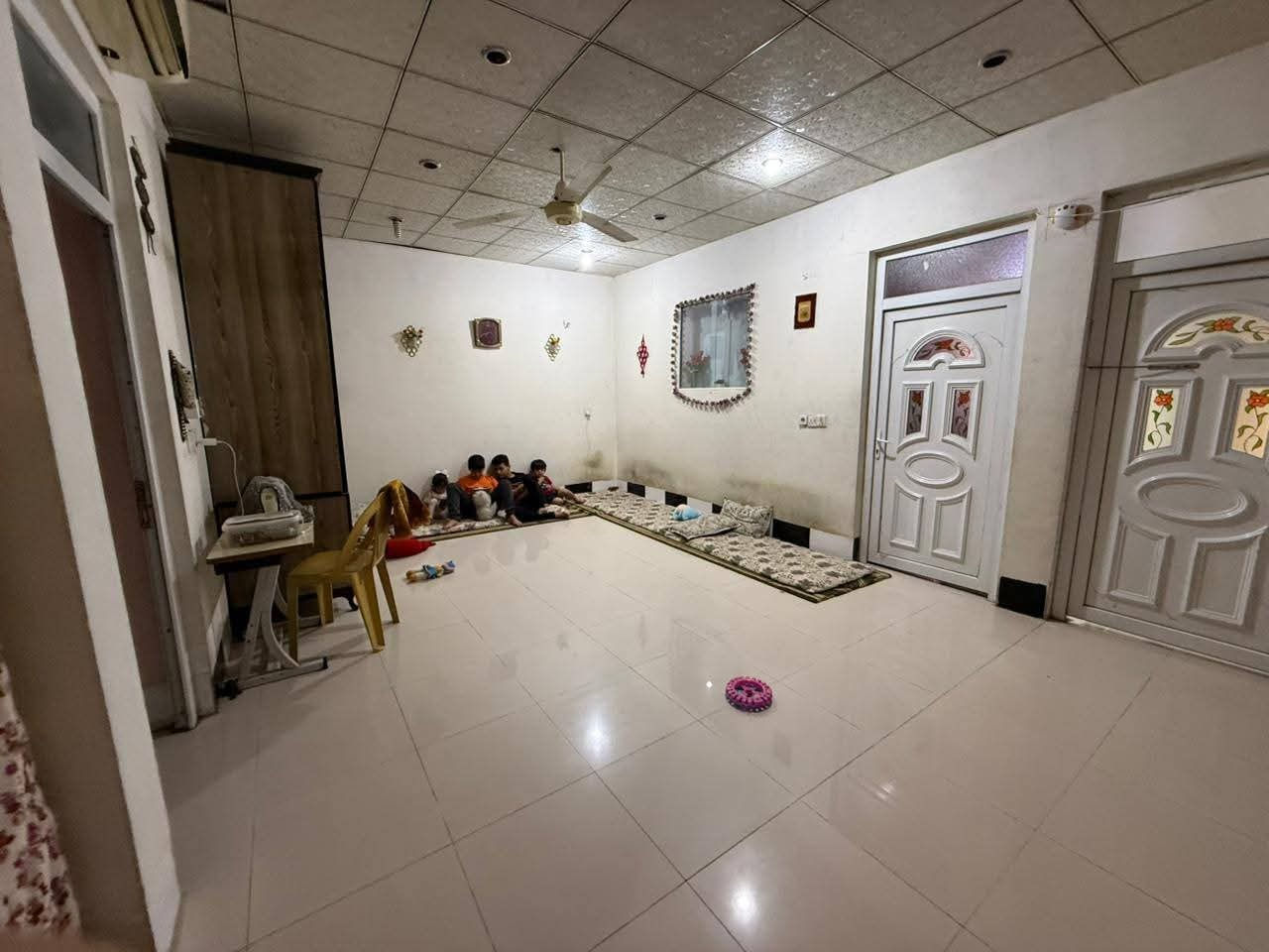 #دار للبيع طابو صرف طابق واحد صالح للسكن ( بيع بحساب قطعه )المساحه 200م الواجهه 10م العنوان ( روناكي ) 
__________________________
غرفتين نوم _ هول _ استقبال _ مطبخ _ صحيات _ كراج 
_________________________
#السعر ( مراسله الصفحه ) سعر مناسب جدا
__________________________
***********
***********
