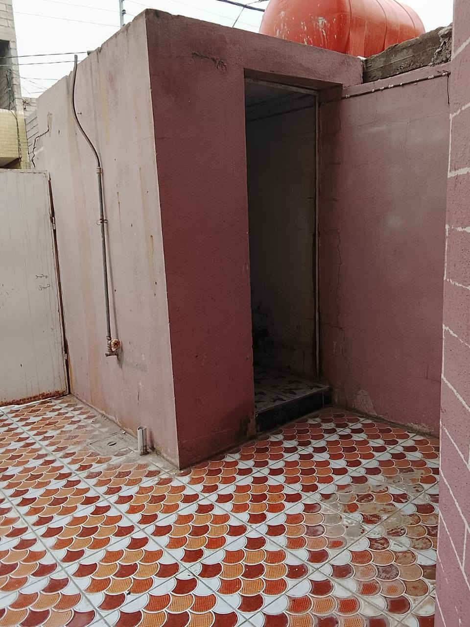 بيت للبيع مساحه 100. عنوان كسيرات شارع بيت شلاكه سعر 25 ***********
