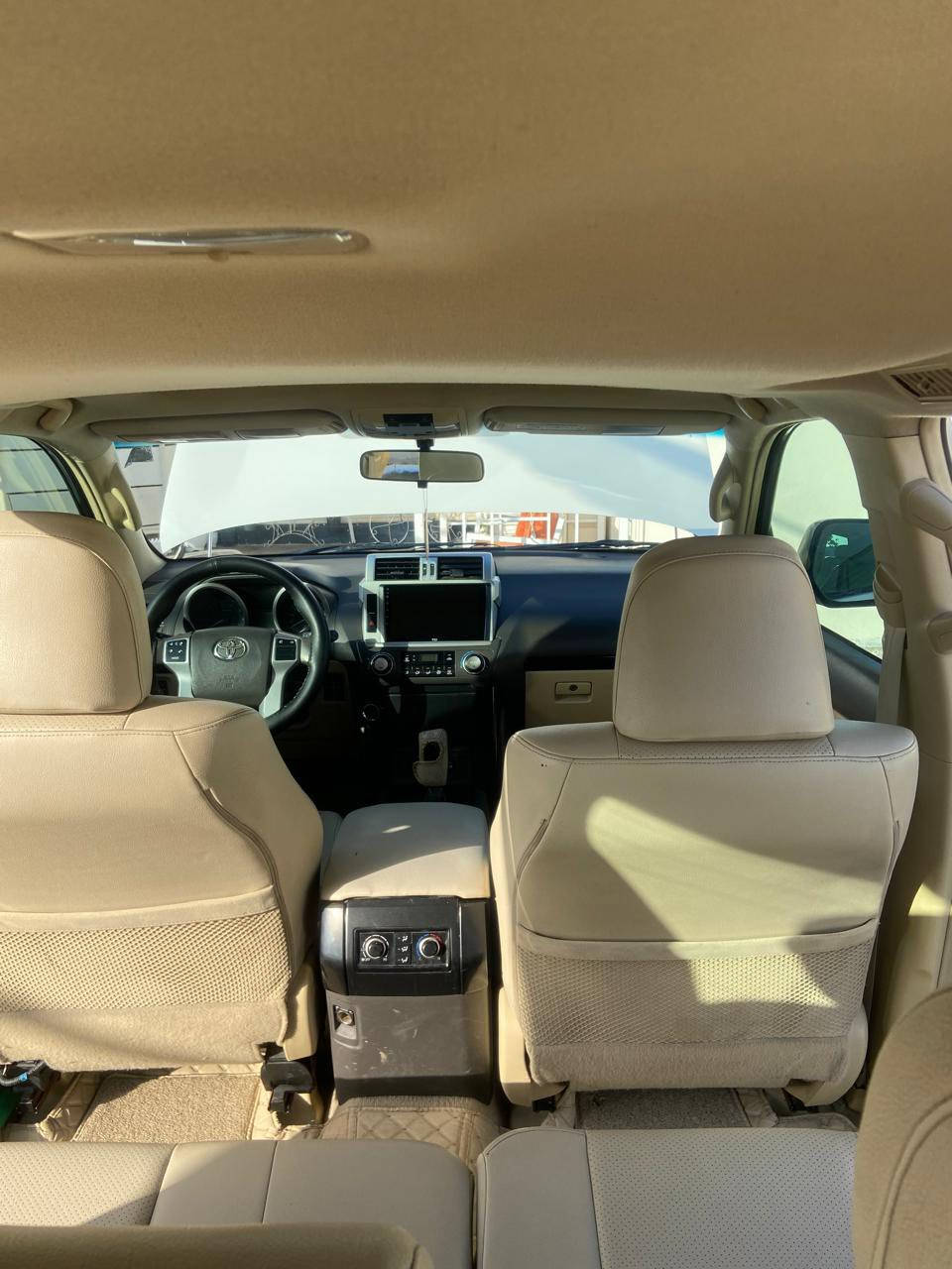 سلام عليكم
  برادو 2014 TXL ماشيه 
130 مكفوله ماعدا بارد اصغير بالجاملغ الخلفي وبارد ع شويه يم الباب الخلفيه وباب مفتوحه بدون اي صبوغ بدون تبديل مكان سياره بغداد 
سعر 310 وبيه مجال 
للاستفسار(***********)
