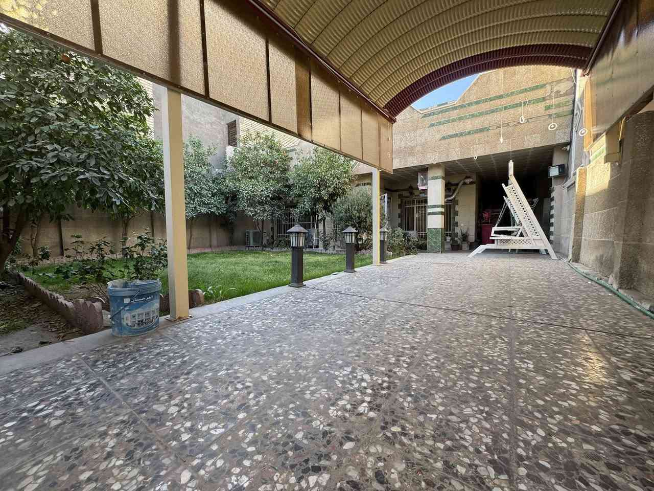 السلام عليكم 
دار للبيع كلاسك بناء 1990
المساحه 300متر بسعر قطعه ارض

الواجهه 12متر 

النزال 25 متر 

العنوان:-حي الجهاد/دور الضباط /قرب شارع المضخه الثاني 

يحتوي الدار على سكنيه :-  گراج + حديقه /

غرف نوم عدد 3/ حمامات 2/مطابخ 2/هول داخلي/مناور/

واجهه مرمر /موقع ممتاز/مربع سكني هادء /#طابوصرف

للاستفسار الاتصال 

*********** 

يتوفر واتساب ✳️
