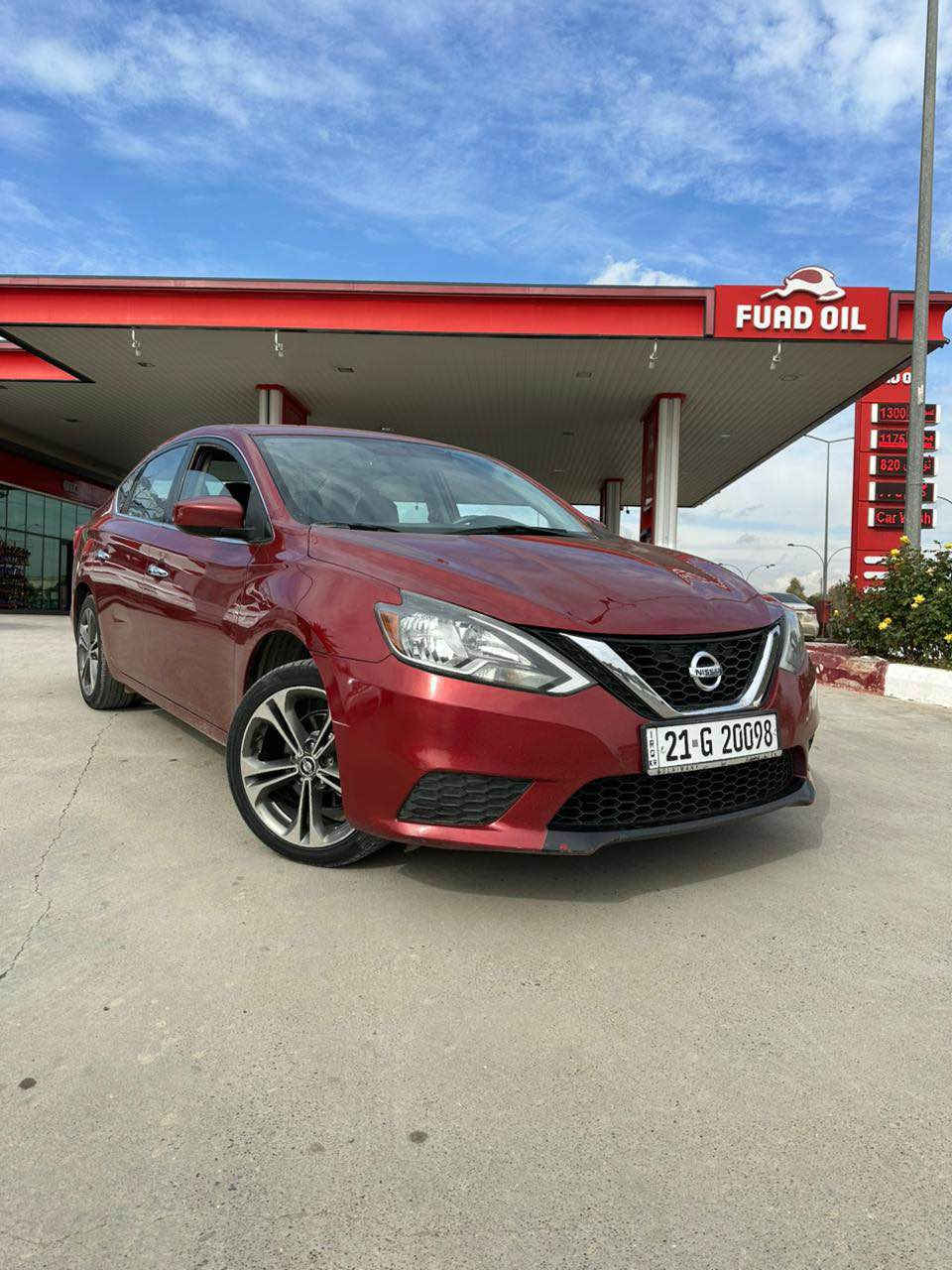 السلام عليكم 
نيسان سنترا 2017 كندي محرك 18 
مواصفات SV 
بصمه ودخول ذكي
شاشه وكامره دواره بلوتوث وحاكيه
تحكمات ستيرن ومثبت سرعه
شاشه وسطيه جبيره 
ويل كروم 17 ويدات نيكل بلادي 
وبعد بيها هواي مواصفات

السياره بدون صبغ قطعه وحده مبدله بلادي نفس اللون ونفس الكود شرط دواخل سليمه
هزه رقم ژنكه سنويه كله جديد 2029 شهر 7 
كير مكينه شرط 
تايرات ووياله جدد
صدر امامي خلفي كله جديد 
ب اسمي شرط التحويل والغرامات 
السياره جاهزه من كلشي ترايها للبصره وبلواقع احلى من الصور 
بيها بطاقة بانزين 
مكاني كركوك *********** كركوك, العراق
