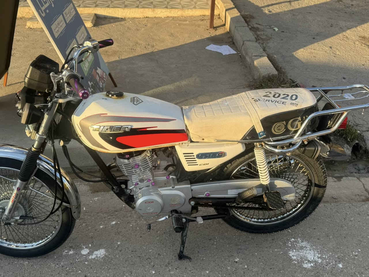 السلام عليكم من رخصت الادمن عندي دراجه تايكر مديل 2020 للبيع داجه فول محركك مامفتوح كهربائيات كلها شغاله اشاير 2025. عداد سرعه شغال قمجات كلها جديده ضفيره جديده سكريتر ويدات رياضي تخم تايرات جديد  بربرينات تايرات جديده مبدله كبات براغي لايت موجود ومشدود علي دوسات جديده بريك طويل مكاني الموصل الايسر. السعر 625  وبي مجال للطيبين والشراي المو شراي لاا يتصل 
الرقم. ***********. للاستفسار اتصل عل رقم وبي واتساب
