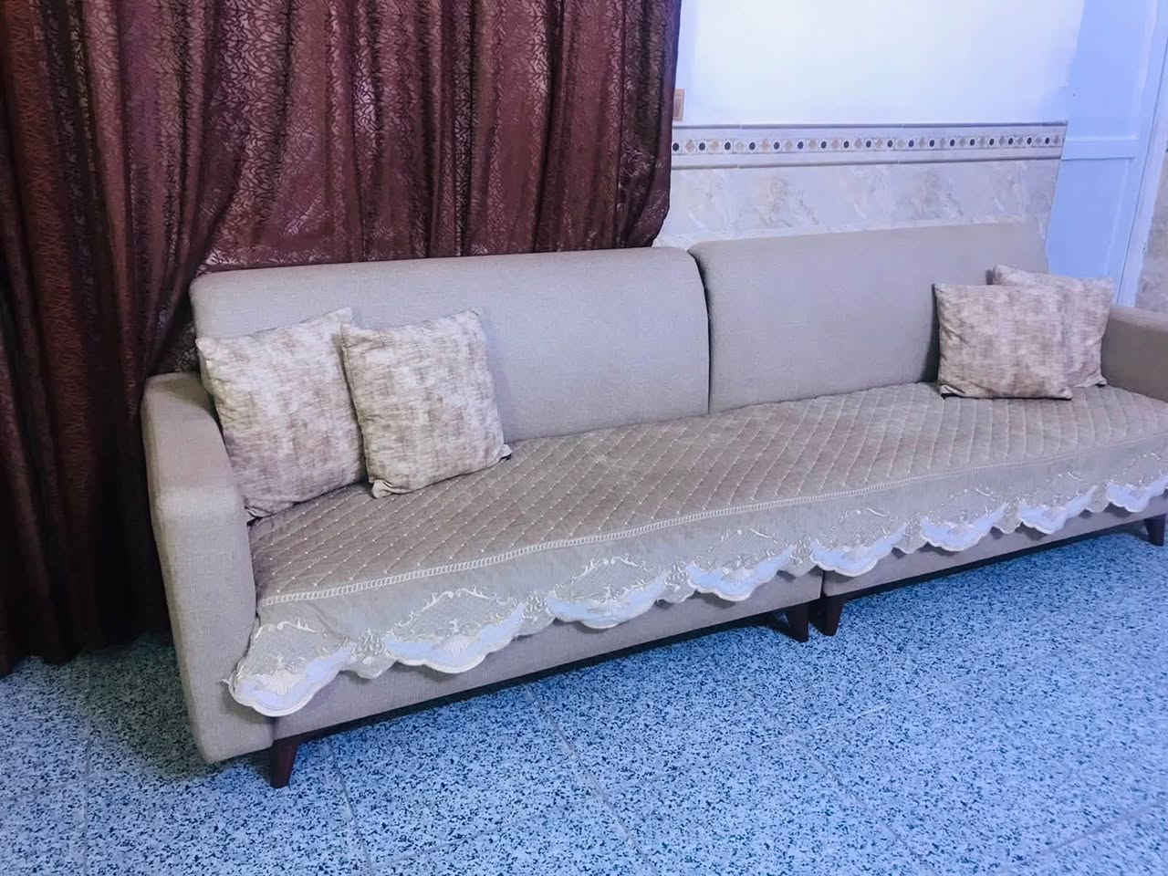 السلام عليكم 
مكلفة بالنشر تخم تسكام نضيف جداً مثل ماموضح بالصوره اربع قنفات 
قنفتين ٤ م 
وقنفتين ٣ م 
صاحبته مسكمته بمليون وربع تبيعه ب ٩٠٠ ( المفرش هدية ) .


**إذا كنت صاحب هذا الإعلان وتريد حذفه لأي سبب، رجاءا أرسل رسالة إلى الدعم الفني**