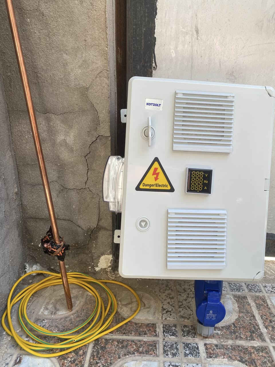 بورد حماية شحن السيارات الهايبرد والكهربائية حجم 30*40 
•حماية ضد ارتفاع الفولتية
•حماية ضد انخفاض الفولتية
•حماية ضد ارتفاع التيار
•حماية ضد الشورت سيركت
•جوزة طفاية حريق 
•حساس حراره زائد مروحة فان للتبريد
•اشارة لد ضوئية لمعرفة الفولتية والهيرتز والتيار
•مزود بمخرج كهرباء صناعي 32A زائد مخرج بلك سويچ دبل جوكر 16A مطري 
•حجم السلك المستخدم 6 ملم شعري
•كبس جميع اطراف الاسلاك بوتلس 
••الاسعار ••
135 الف -البورد فقط زائد الفحص
150 الف -البورد زائد تثبيت والتشغيل
275 الف -البورد زائد التثبيت والتشغيل زائد عمل منظومة أيرث نحاسي 100%حديثة بالكامل
للحجز
***********
***********
