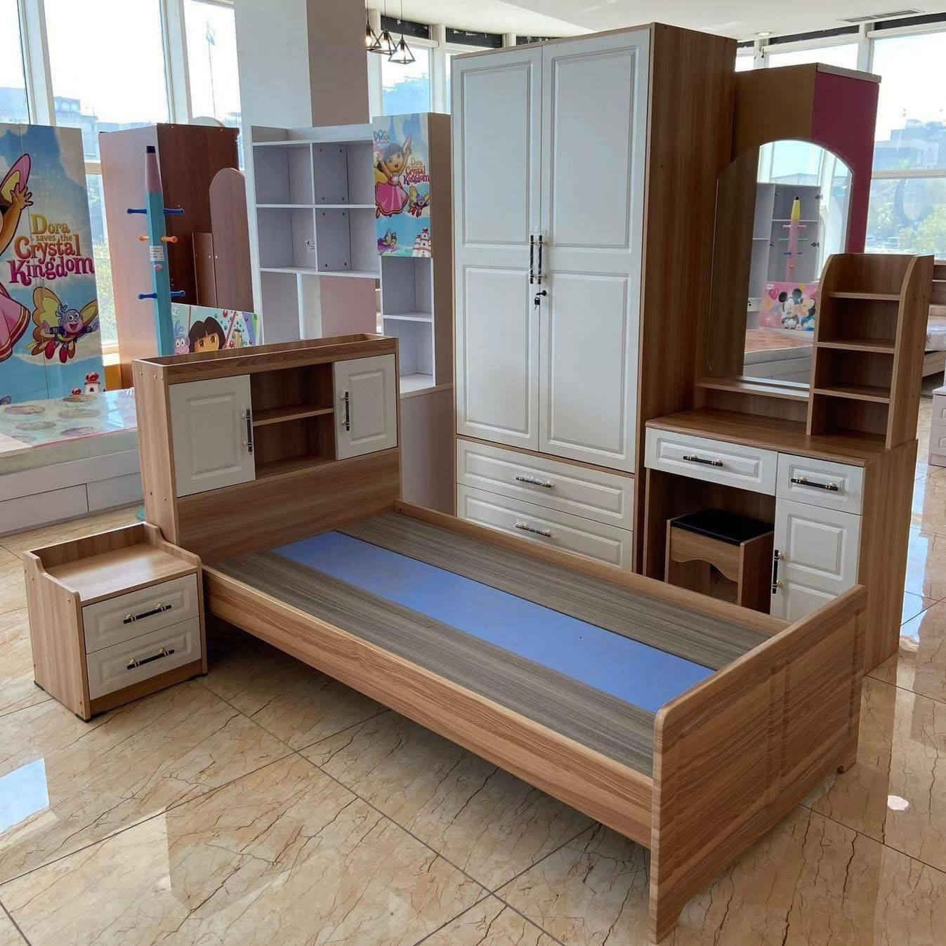 غرف نوم نفر تباع كامله او قطع مفردة حسب الطلب
كل قطعه وسعرها 
للطلب والاستفسار مراسله الصفحه او الاتصال ع ***********
