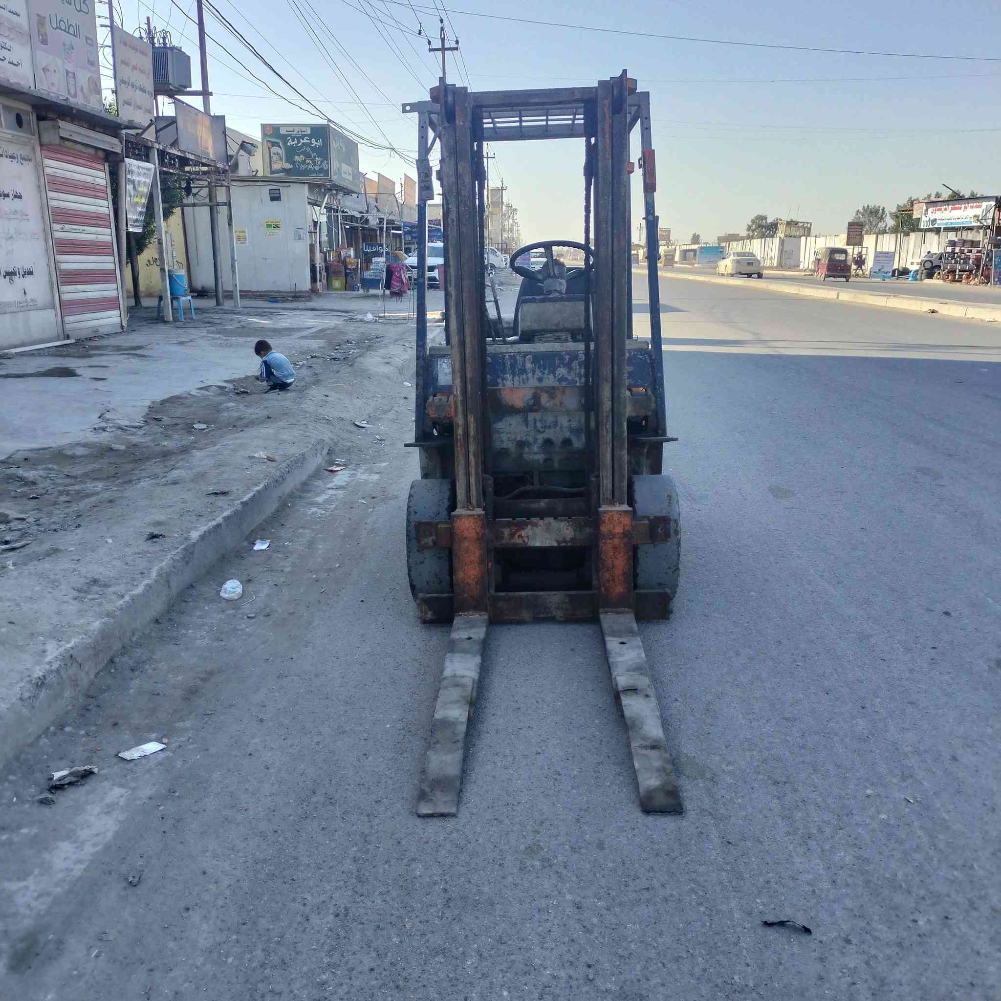 سلام عليكم رافعه طن ونص بانزين شغاله مابيهه نقص السعر 15ورقه
***********
