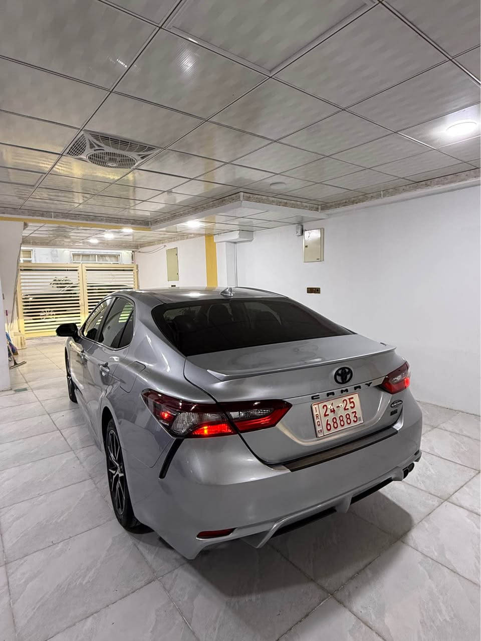 كامري se ٢٠٢٣. 

دةركةهئ بشتئ دكةل نيڤ جةمةلوغئ بشتئ صبغه ئيرباك تكمه وسكان سيستم شةريكه سينك وبشت كةبسن ٢٢ هزار ميل جويه مواصفات se. 

باب خلف النفر صبغ ونص جاملغ الخلفي صبغ برشوت تكمه وستيرن سيستم شركة امامي وخلفي كبس ماشي ٢٢ الف ميل
مواصفات se. 

سعر ١٩٥ ومجال.    ت/ *********** دهوك, العراق
