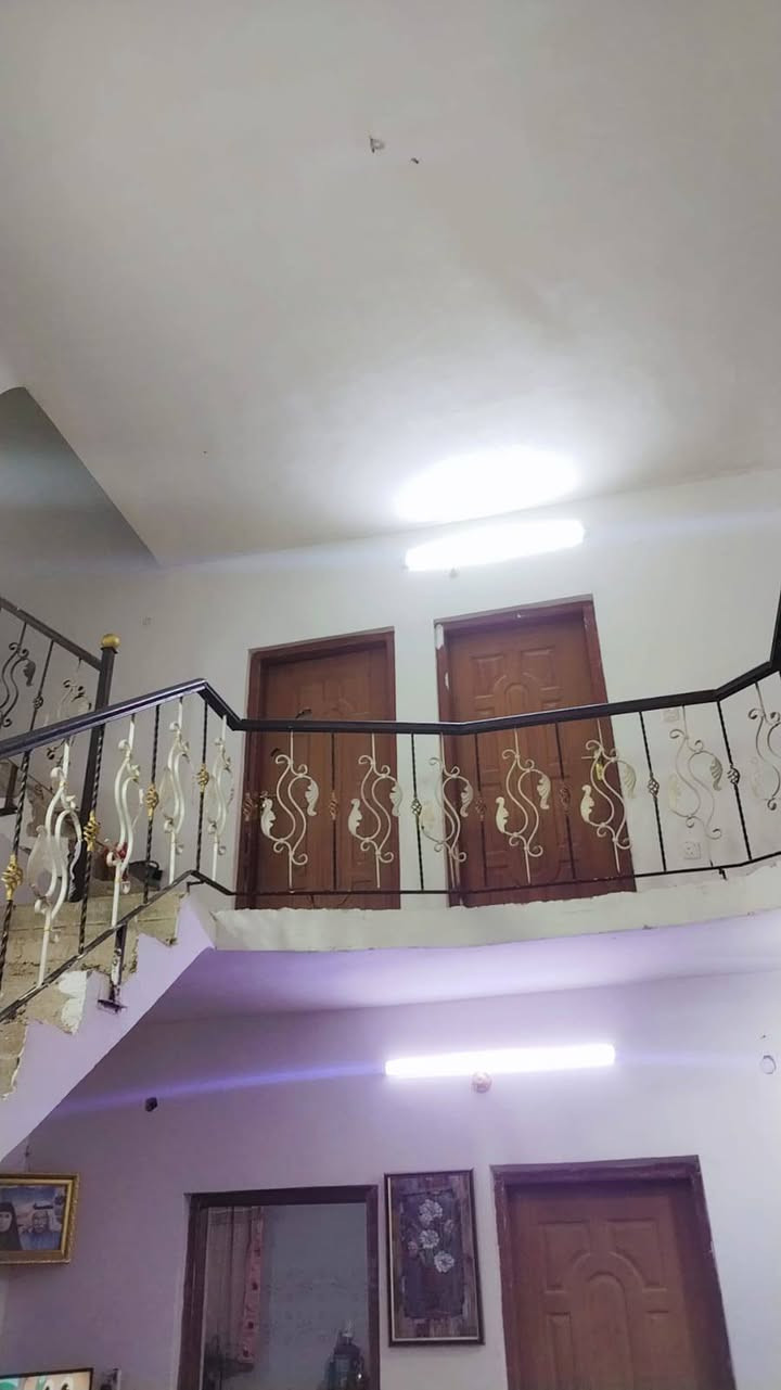 بيت طابقين ملك صرف للبيع مساحه 310متر 
في المحمودية حي العسكري 

مكان قريب 

تفاصيل البيت

يتكون من استقبال مطبخ صاله واربع غرف نوم 

وحديقه وكراج 

مكتب الخالدي ابو يزن 

***********

***********

***********
