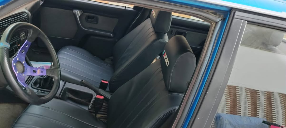 سلام عليكم
E30 1990 
السياره ما تتقارن بل مهجومات متعوب عليه كلش وما ناقصه اي شي كله كامله 
مكينه كير 25 مسكر /كير نمره كصيره 
داخل جديد كله 
صدر امامي خلفي كله جديد 
شااشه اعطال كله شغاله 
تبريد ثلج تجي تشوف بعينك 
جام كهرباء كله شغال 
اناره داخليه كله شغال 
بيعته لغرض العمل 
سعره ٥٨ وبيه مجال 
***********
