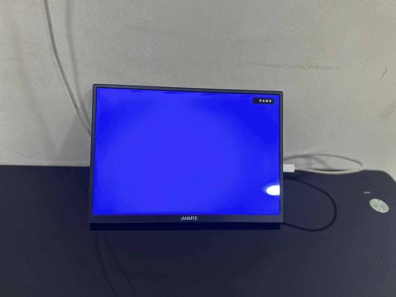 سلام عليكم
شاشه حجم 16 
لمس 
60 هيرتز
شاشه حجم 10.5 
60 هيرتز
***********
