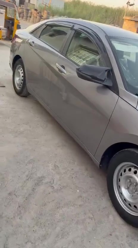 السلام عليكم شباب النترا موديل 23 سياره جاهزه اي نقص مابيها وارد امريكي حادثة باب سايق وجاملغ صور الحادث موضح بل منشور سياره معوقين باقي سنتين اسويلك وكاله ثاني يوم السعر 115 مكاني بغداد قرب مرور الحسينية رقم الهاتف *********** بيع او امراوس حسب القناعه
