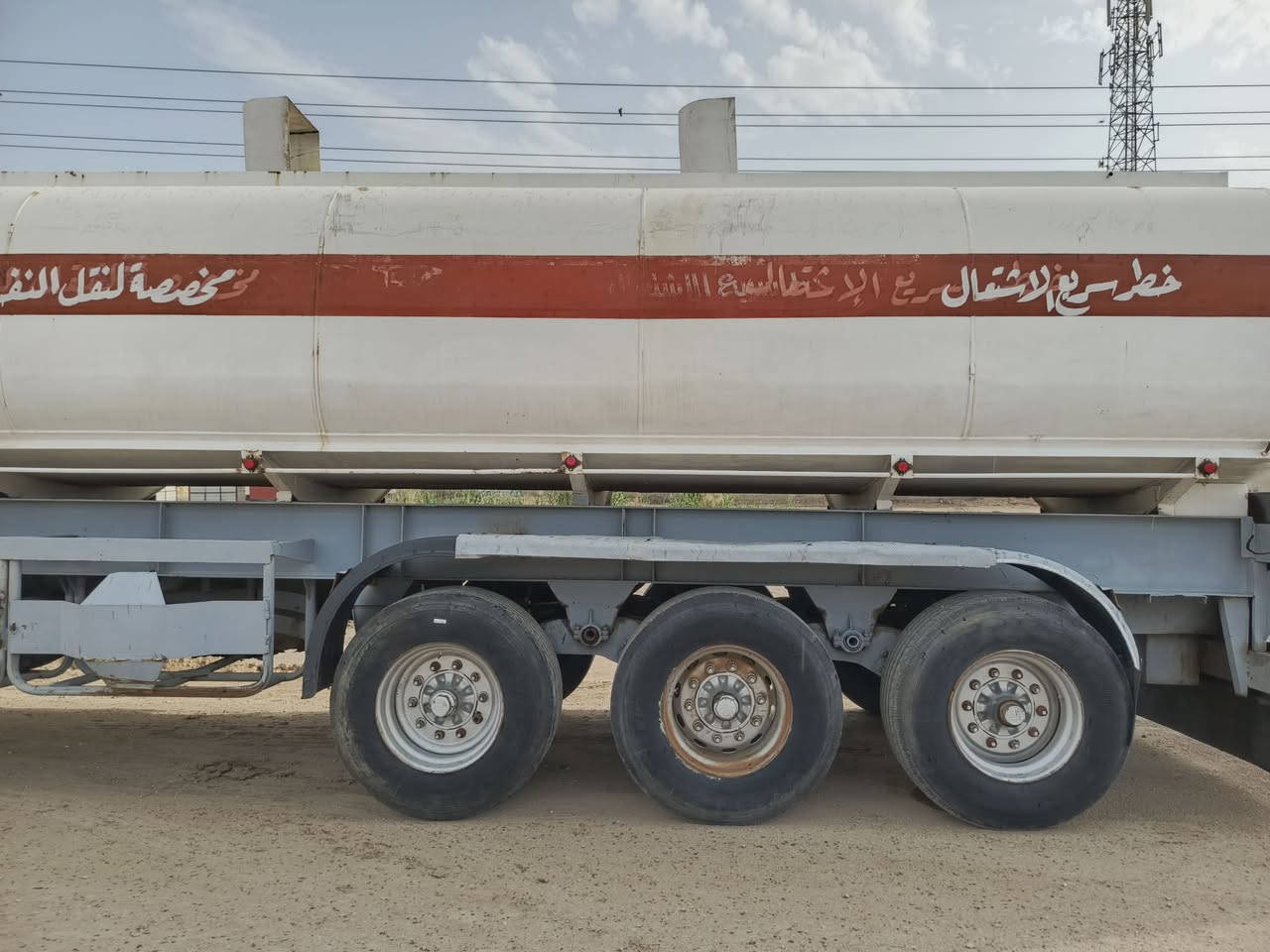 السلام عليكم 
فالفو موديل 1993 رقم بابل باسمي محرك وكير واكسن مكفول جي بس اس جديد  و برقيات بيها تشتغل على سوريا حمولة 36 السيارة خير من الله السعر 130$ وبيها مجال الطيبين  للاستفسار 
*********** 
***********
