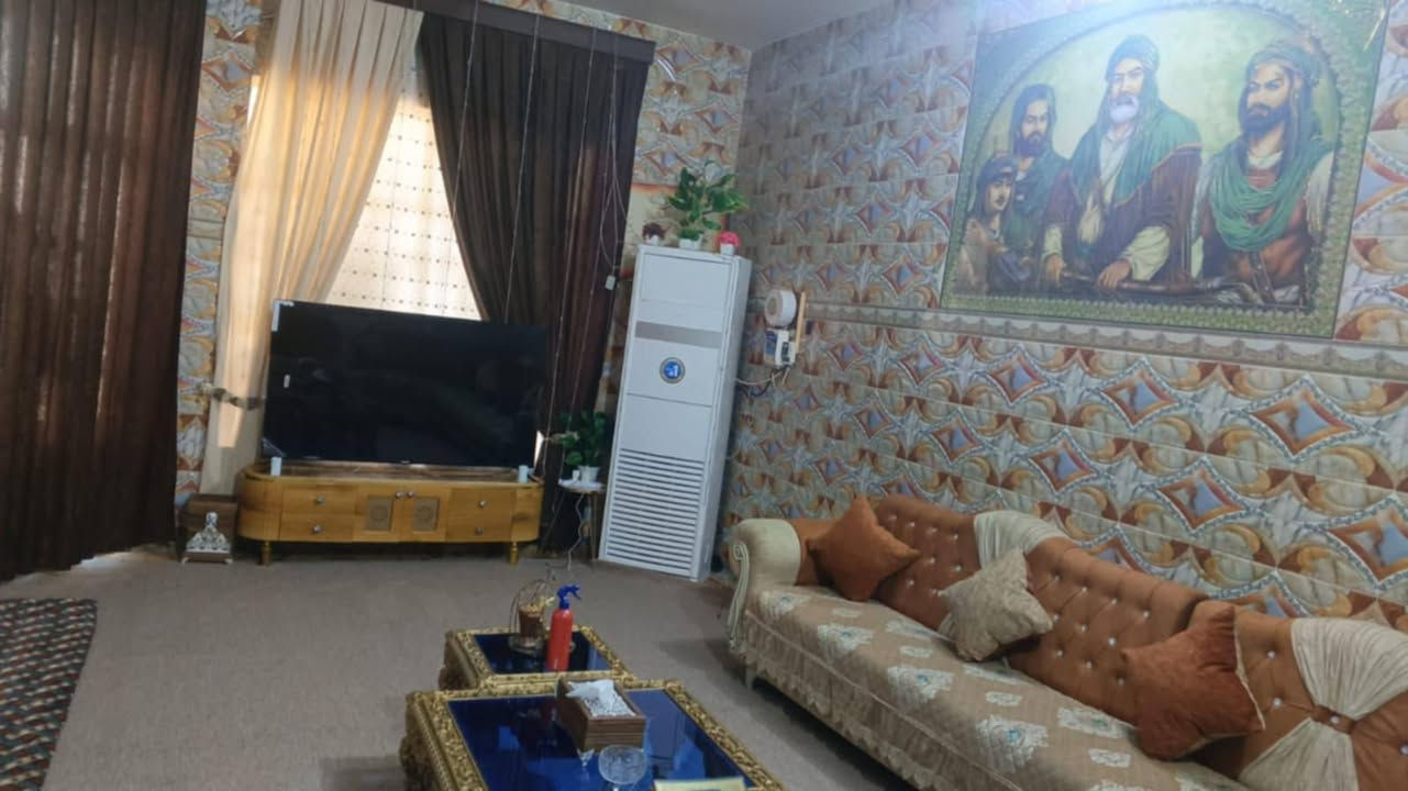 يالله على بركة الله بيت للبيع سند زراعي ٢٥تحويل مباشر مساحته ٢١٤م يحتوي البيت من ٢غرفتين منام وصاله واستقبال ومطبخ حار وبارد كراج سيارة ومجموعه صحيات عنوانه قضاء بلد شارع الفرات خلف معرض الاسدي اتصال ***********
@إشارة
