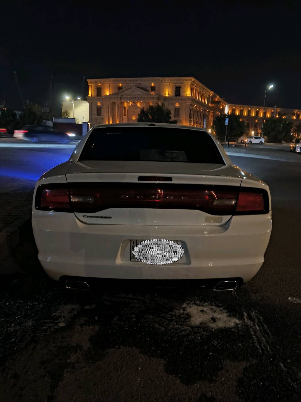 سيارة دودج تشارجر لون أبيض للبيع. بحالة ممتازة ومظهر جذاب كما يظهر في الصور. مثالية للقيادة داخل المدينة وخارجها بمحرك قوي وأداء عالي. للمزيد من التفاصيل يرجى الاطلاع على الأسئلة أدناه.