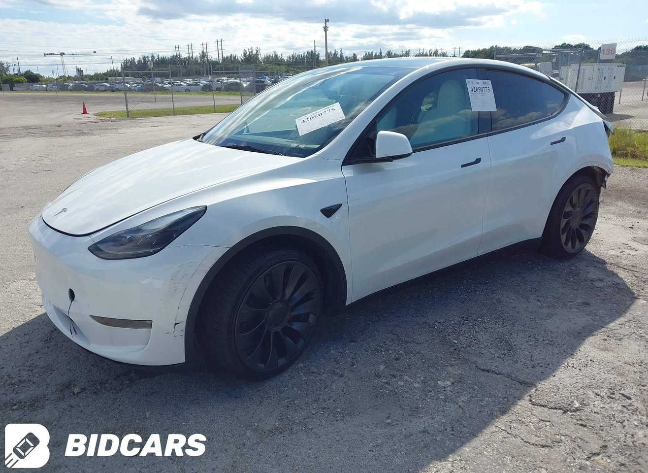 تسلا موديل Y بيفورمنس 2024
اللون أبيض
عداد المسافة 14 ألف كم حقيقي
الضرر جاملغ خلفي فقط
السيارة مكانها بغداد 

المواصفات:

دبل ماطور دفع رباعي (أعلى فئة بيفورمنس)

داخلية بيضاء سبورت

سقف بانوراما زجاج

شاشة كبيرة حجم 15 إنج

حساسات أمامي وخلفي أصلية

حساسات جانبية للاجتياز

طقم ويل حجم 21 مع تايرات جديدة وفجوج حمر سبورت

كاميرات عدد 8 تغطي السيارة بالكامل

باب الجنطة كهربائي شفط

الأبواب الجانبية كهربائية مع بردات أصلية

مقاعد جلد أسود أصل تحكم كهربائي كامل

تحكم كامل بالسيارة من خلال الشاشة

نظام قيادة آلي (Auto Pilot)

نظام القيادة الذاتية الكاملة (Full Self Drive)

عداد ديجيتال

تشغيل تلقائي وتشغيل عن بعد

دخول ذكي بدون مفتاح

نظام رادار ذكي لمنع الاصطدام

نظام تنبيه عند الرجوع للخلف

نظام تحديد المسار على الطريق

نظام قراءة السرعة من الشوارع

الأنظمة الترفيهية:
يوتيوب – نتفلكس – تيك توك – واتساب
نظام واي فاي – GPS – خرائط – بلوتوث – USB – AUX

الــســعــر :265 ورقة مصلح مرقم كامل ولحد يكلي غالي فئة خاصة هاي تريد رخيص دور وتلكة 
احنة فقط قطع مميزة

رقم صـــاحب السيارة: ***********
