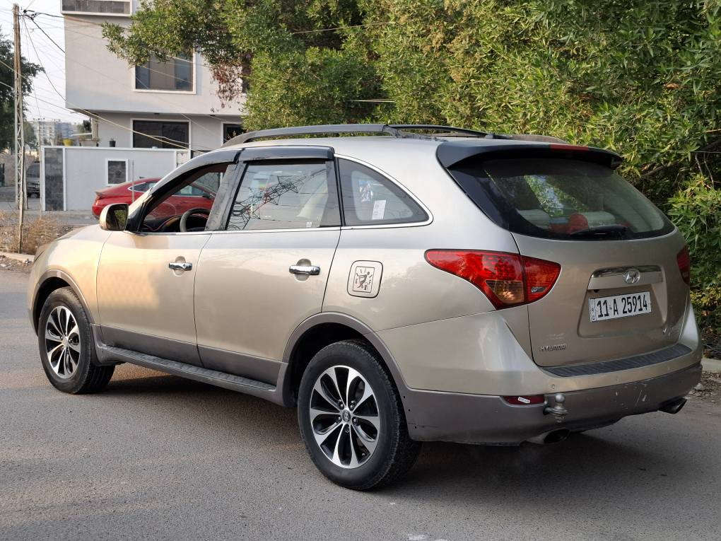 السلام عليكم للبيع او المراوس هونداي فيركروز ٢٠٠٨ وارد خليجي فول مواصفات  
فتحه 
كشنات جلد + كهرباء 
سبعه راكب ٣ قطع تبريد 
مكينه وكير خير من الله تخم تاير جديد صدر امامي خلفي جديد سياره جاهزه السعر ٩٣ وبيها مجال
مكاني بغداد
رقم الهاتف *********** بغداد, العراق
