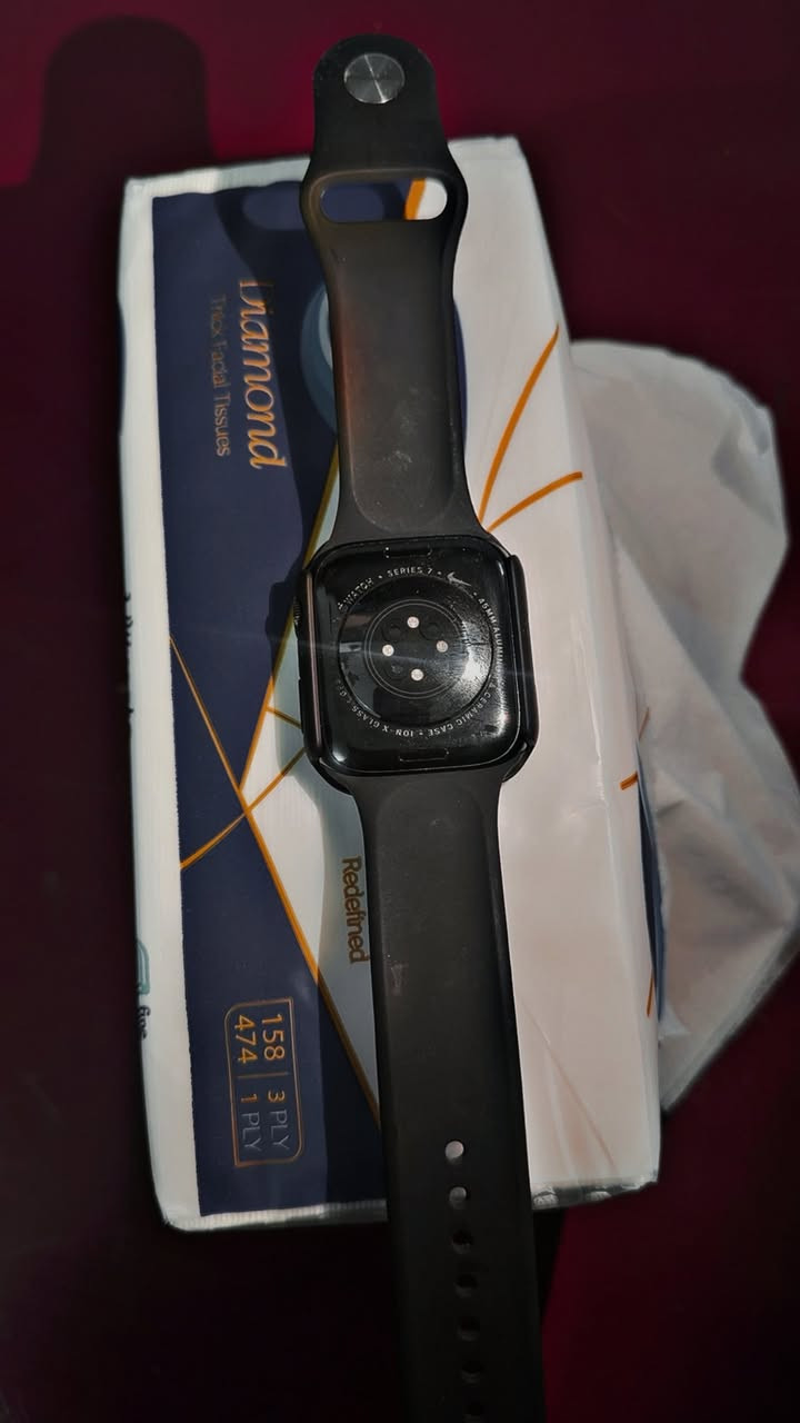 سلام عليكم ساعه ابل نايك بطاريه 87 جديده  (جيل 7)
وياه درع وسيره الاصلي وبعد واحد شاحنه الاصليه فقط 
مكاني بغداد 200الف وبيه مجال بصيط ***********
وتساب
