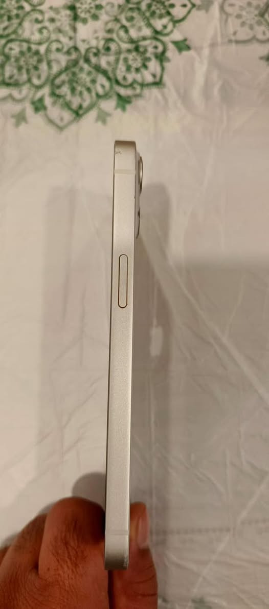 السلام عليكم 
#ايفون 13 كامرتين العادي لون الابيض المميز ذاكرة 256 ودبل 2 سيم كارت بطارية ‎%‎91 شحنه يخبل الجهاز نظافة ‎%‎90 نموذج m امريكي وياه كارتون وكيبل شحن الجهاز كفاله من الفتح سعر الجهاز 450 الف للأتصال بالرقم التالي ***********
