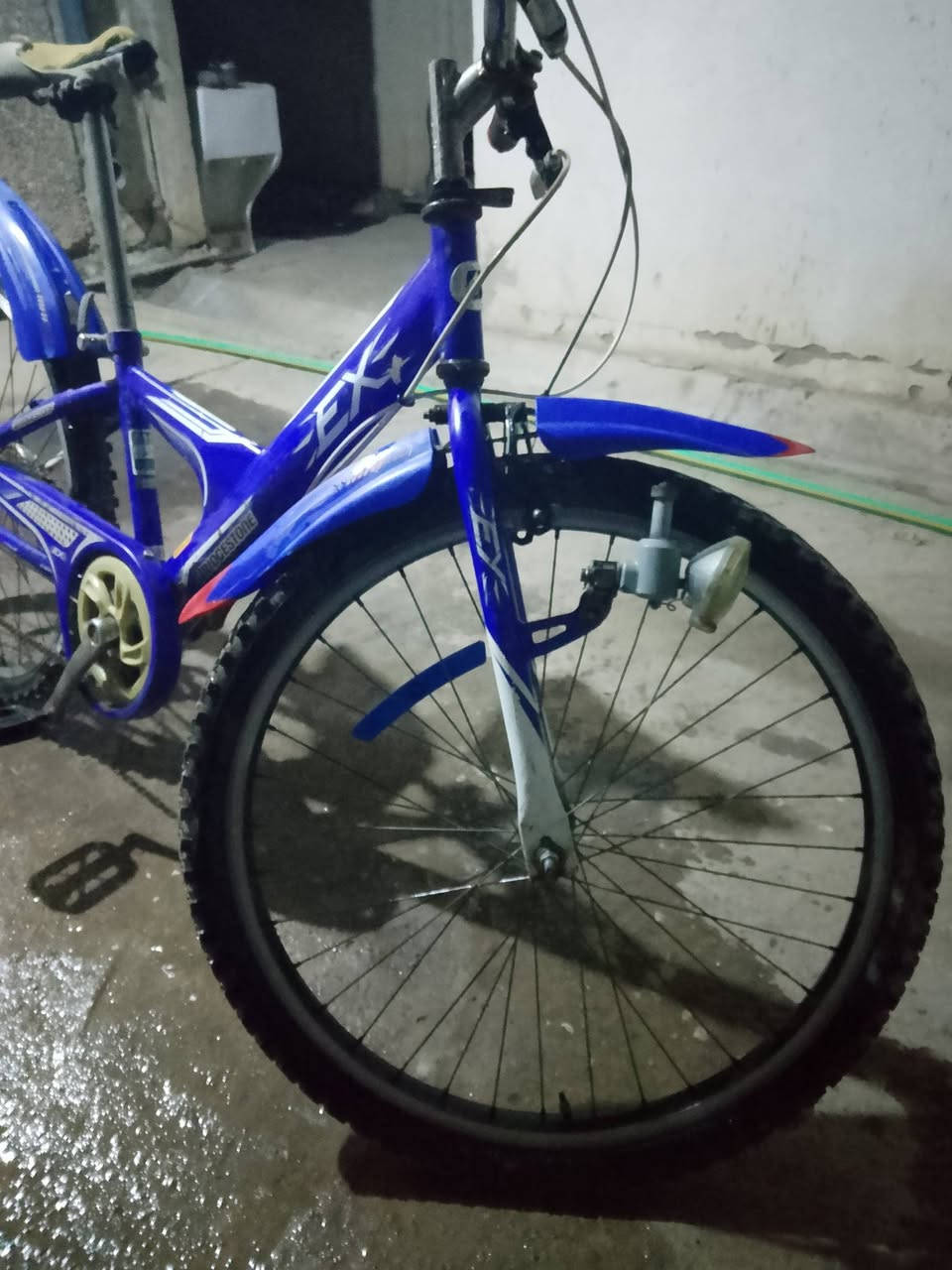 السلام عليكم 
بايسكل باله للبيع (اعتذر على المراوس❤️🌹)
 
حجم 24 

صطابات شغاله خلفي أمامي 

كير يحتاج فقط قمجه 

بايسكل بلادي شرط لا معوج شاصي ولا مزنجر 

تايات جديده 

جوابه جديده 

طفاريات بلاديه 

حمايه زنجيل 
فسفورات + لايت في التاير

سعر 60 وبي مجال للشراي 
مكاني موصل جانب الايسر شقق الخضراء


**إذا كنت صاحب هذا الإعلان وتريد حذفه لأي سبب، رجاءا أرسل رسالة إلى الدعم الفني**