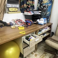حبايب ميز يفيد لصحاب المكاتب او لل معهد يفيدكم نضيف ومرتب وجراره وكرسي...