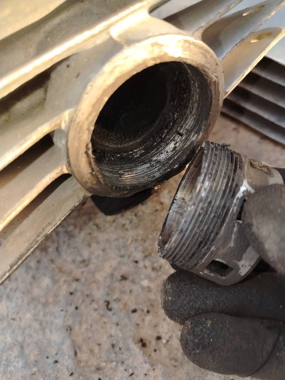 سلندر وكور ٨١ ألماني نظيف كصه رقم ٥ شرط بستم حصر لبيع توصيل موجود *********** بيه واتساب
